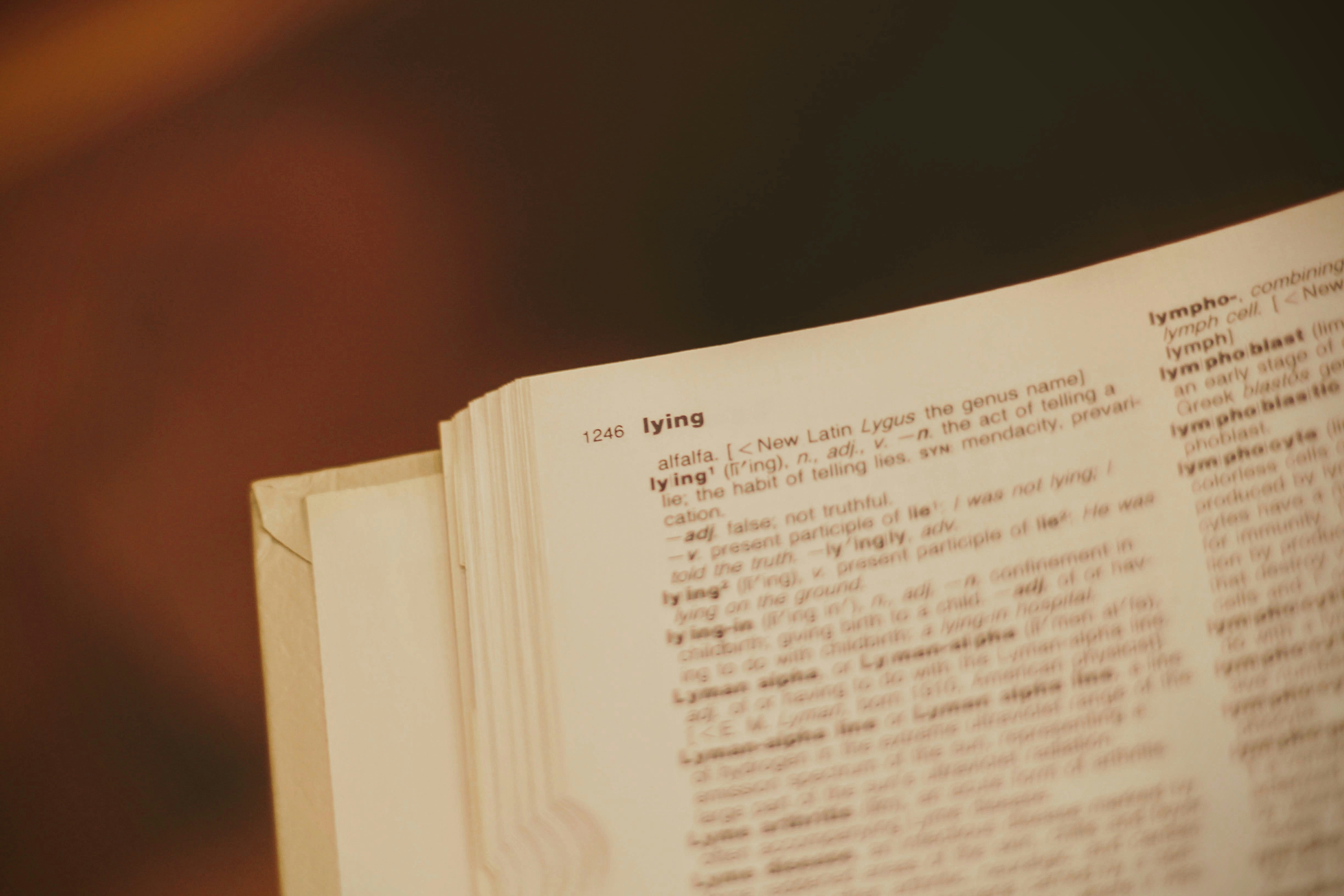 Words With Multiple Correct Pronunciations: Why English Keeps You Guessing